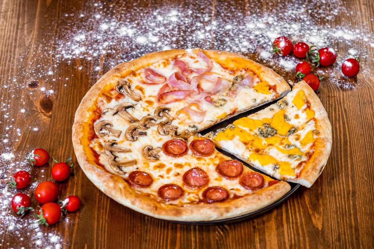 Kutaisi Inn Εξωτερικό φωτογραφία Pizza Quattro Stagioni