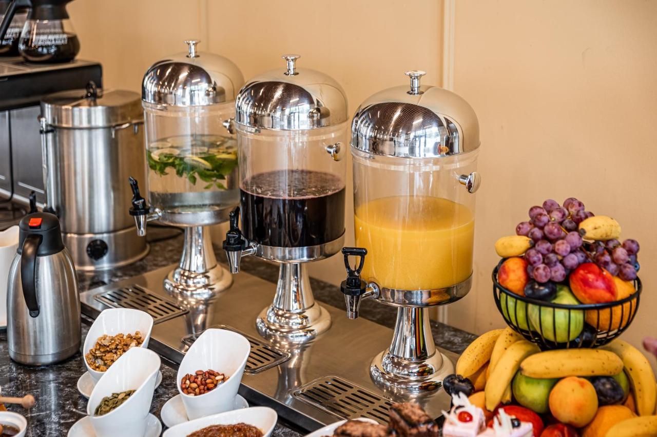 Kutaisi Inn Εξωτερικό φωτογραφία Juice dispensers