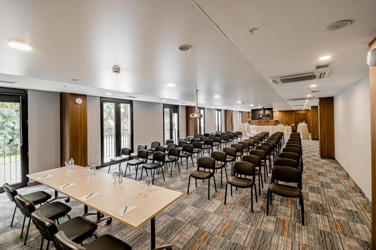 Kutaisi Inn Εξωτερικό φωτογραφία Meeting room