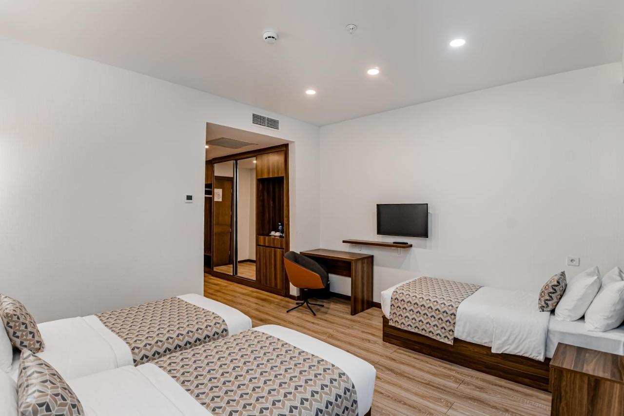Kutaisi Inn Εξωτερικό φωτογραφία A room at the hotel