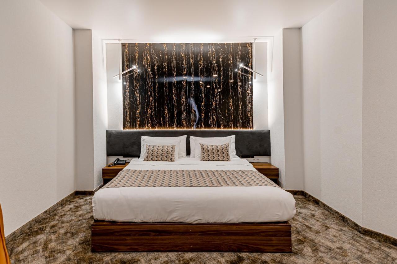Kutaisi Inn Εξωτερικό φωτογραφία A bedroom at the hotel
